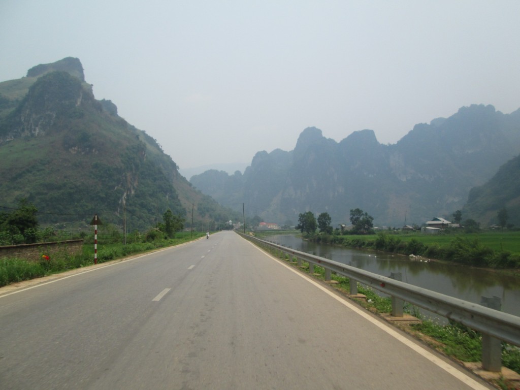 Road to Moc Chau
