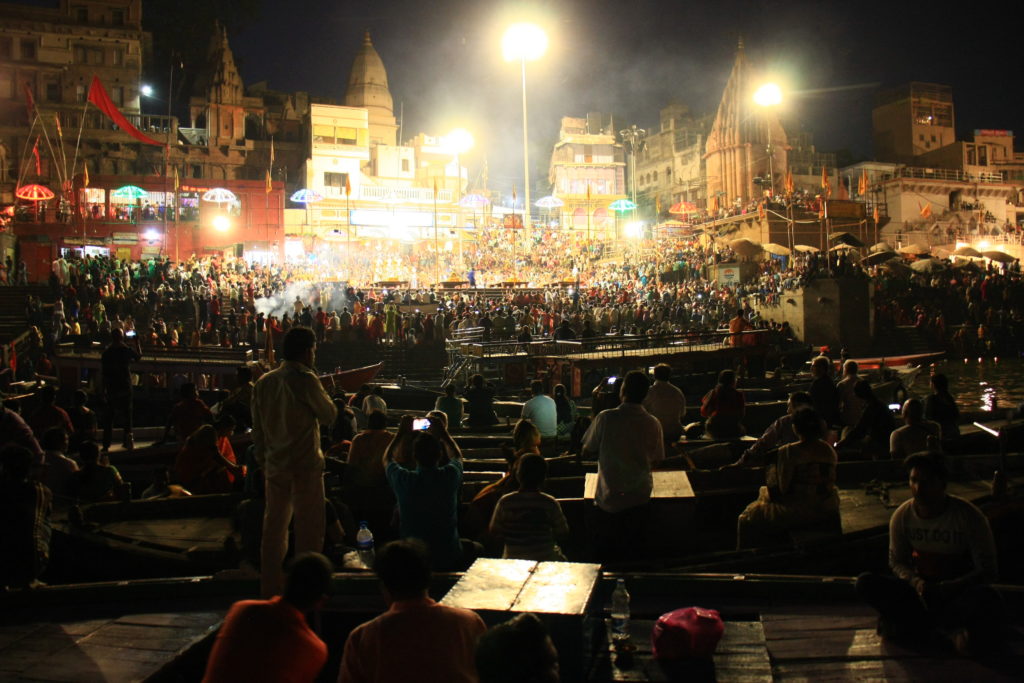 Cérémonie sur les ghats, Varanasi, Inde