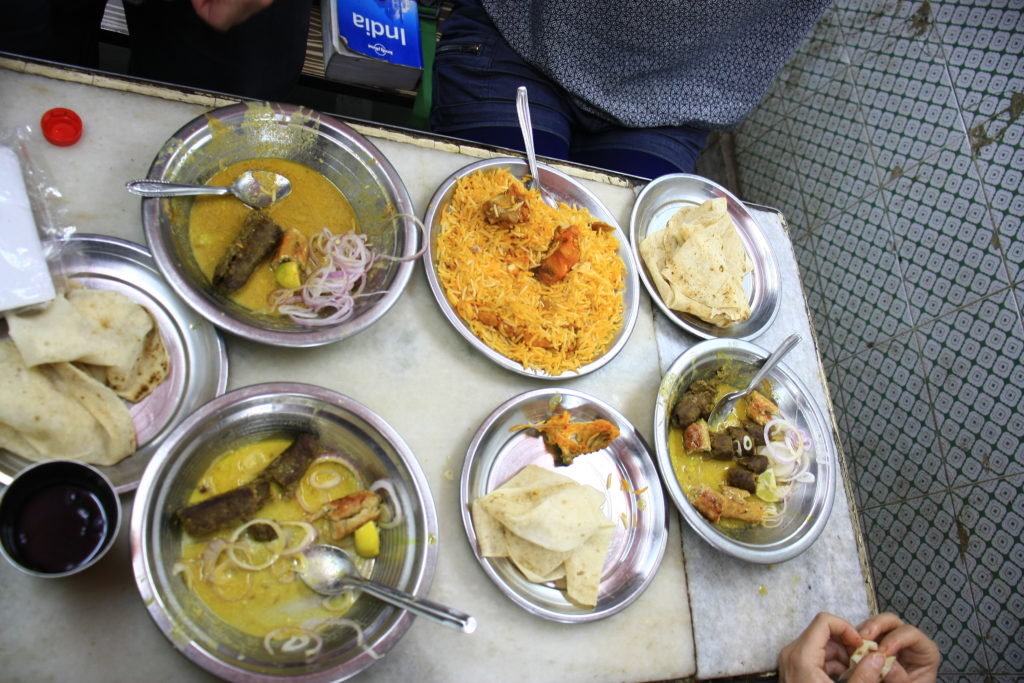 Repas de kebabs, Delhi, Inde