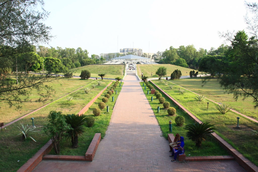 Parc et parlement à Dacca, Bangladesh
