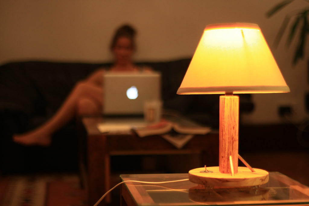 Applewood table lamp
