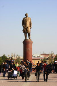 Statue d’Islam Karimov, père de la nation ouzbèke moderne