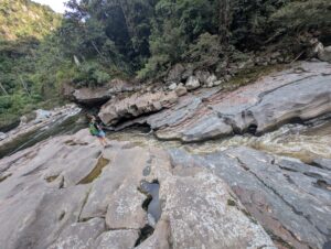 Une rivière qui se rétrécit